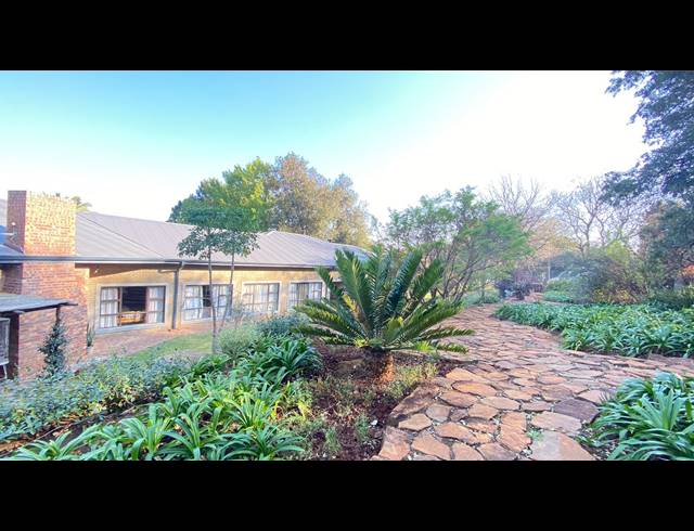 7 BEDROOM FREEHOLD FOR SALE IN SIGNAL HILL